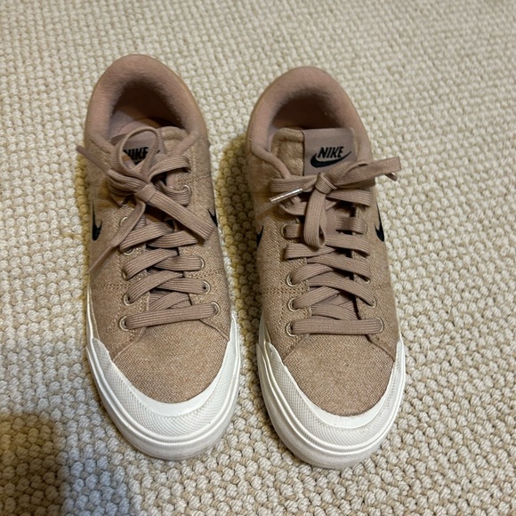 Women’s Nike Legacy Tan Sneakers with Black Swoosh size 7 - Picture 2 of 4